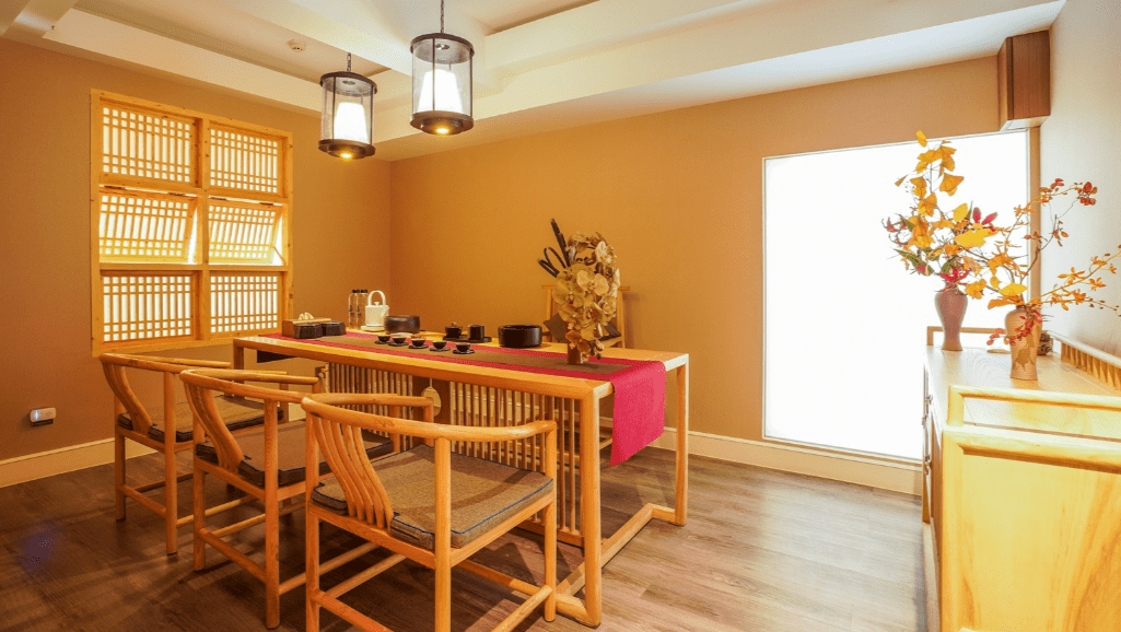 闹市一隅新中式茶馆 仓储服务何以成年轻人新宠？