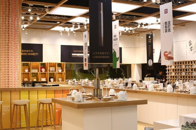 雨林茶空间 | 老班章发布会 雨林古茶坊焕新升级，仓储服务引领行业风潮